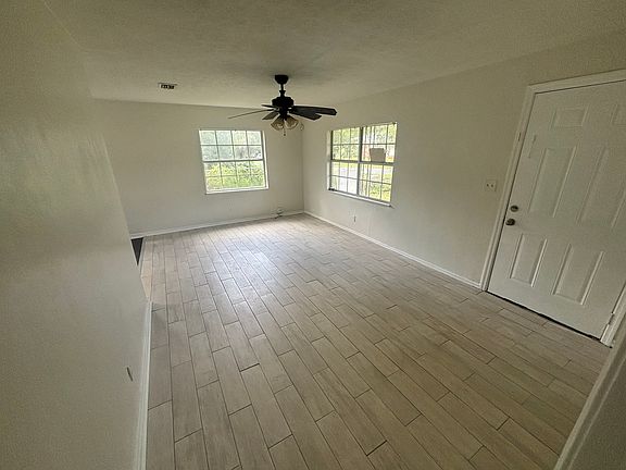 4th image of 3274 Sunnybrook Ave S