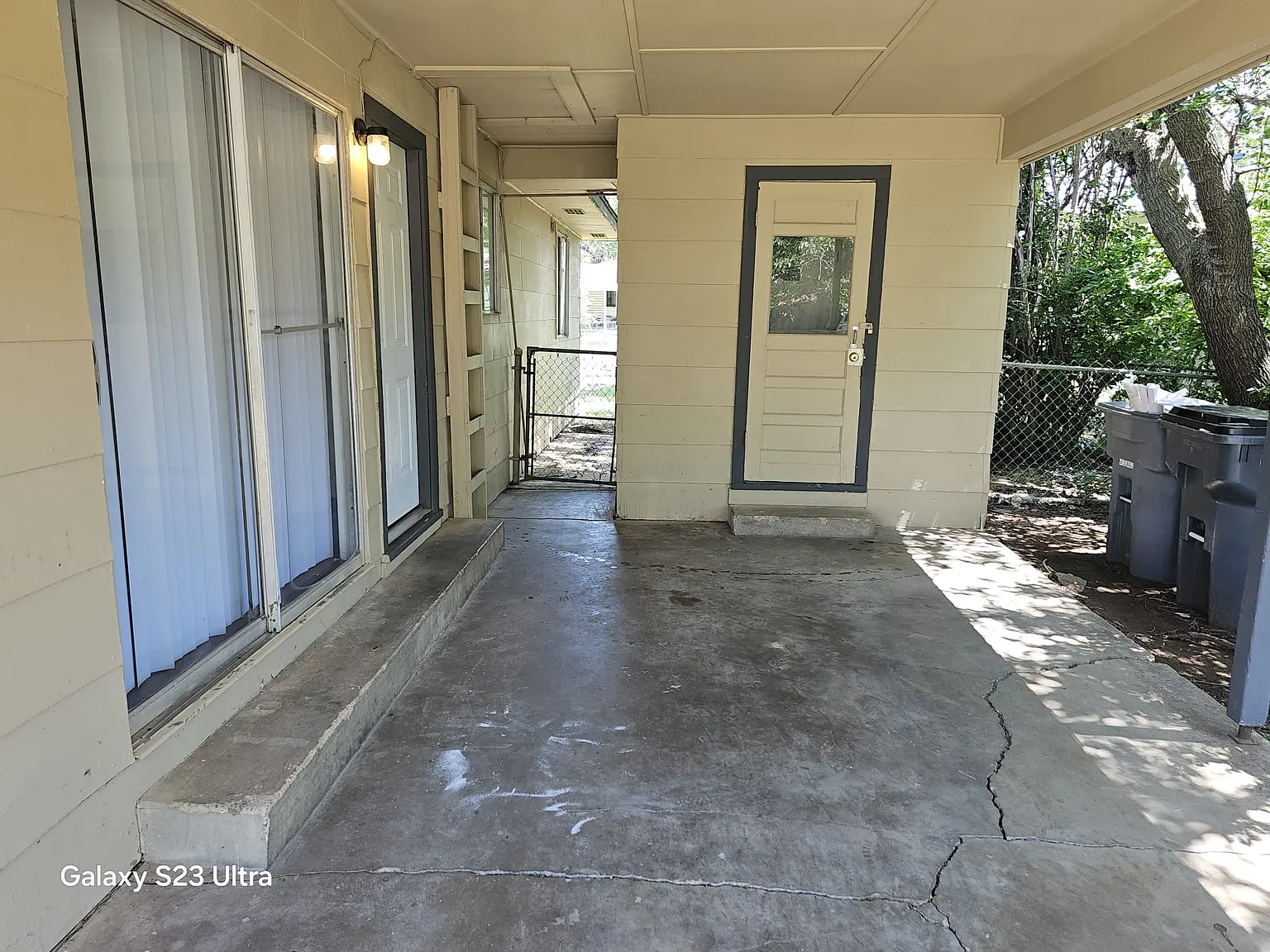 3 bed, 912 sqft, $900 — Photo 2