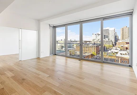 3rd image of 547 W 47th St #Penthouse 11