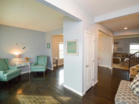 2nd image of 7981 Valley Crossing Dr