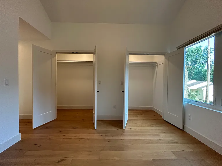 1003 E Washington St — Photo 15