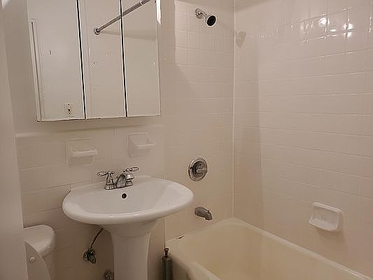 4th image of 311 E 78th St APT 2C