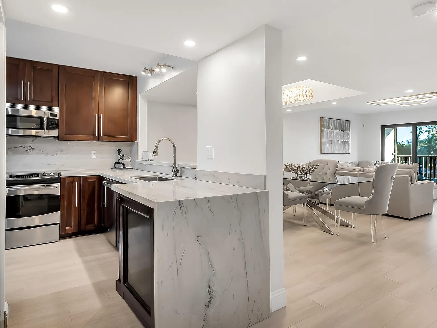 2 bed, 2.5 bath, 1512 sqft, $4,500 — Photo 2