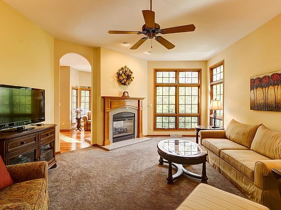 2nd image of 120 Upper Woodford Cir