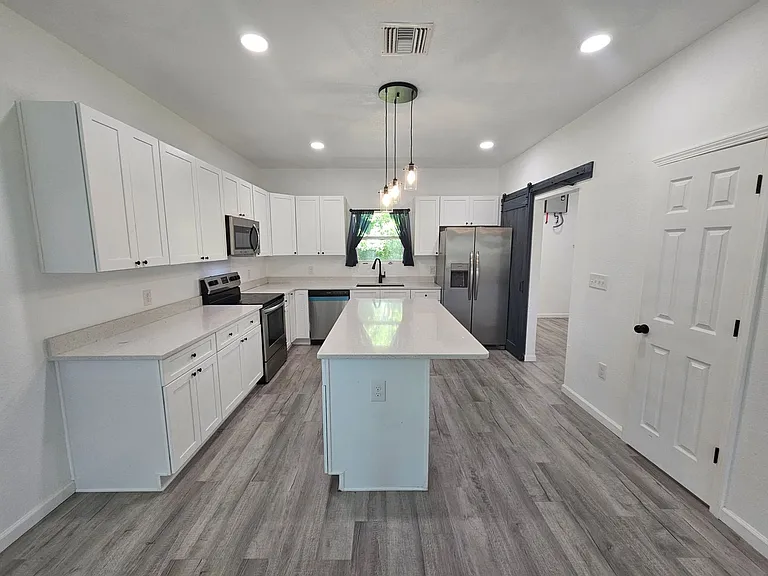 3104 W 20th Ct — Photo 2
