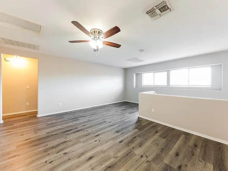 8027 W Mission Ln — Photo 9