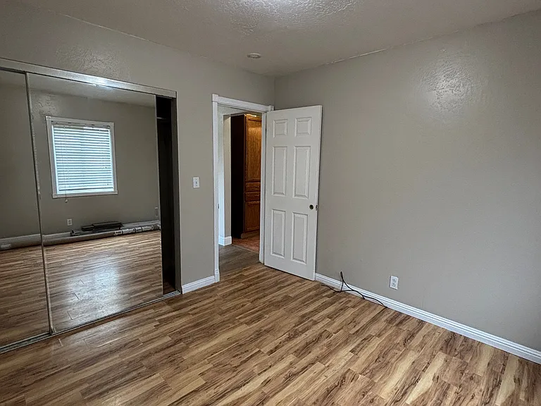 4368 Lewis Ave — Photo 16