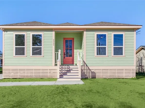 2300 Riverbend Dr, Violet, LA 70092