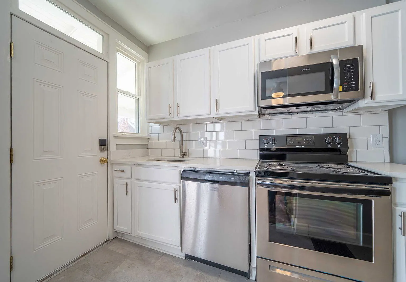 2 bed, 1.0 bath, $1,305 — Photo 1
