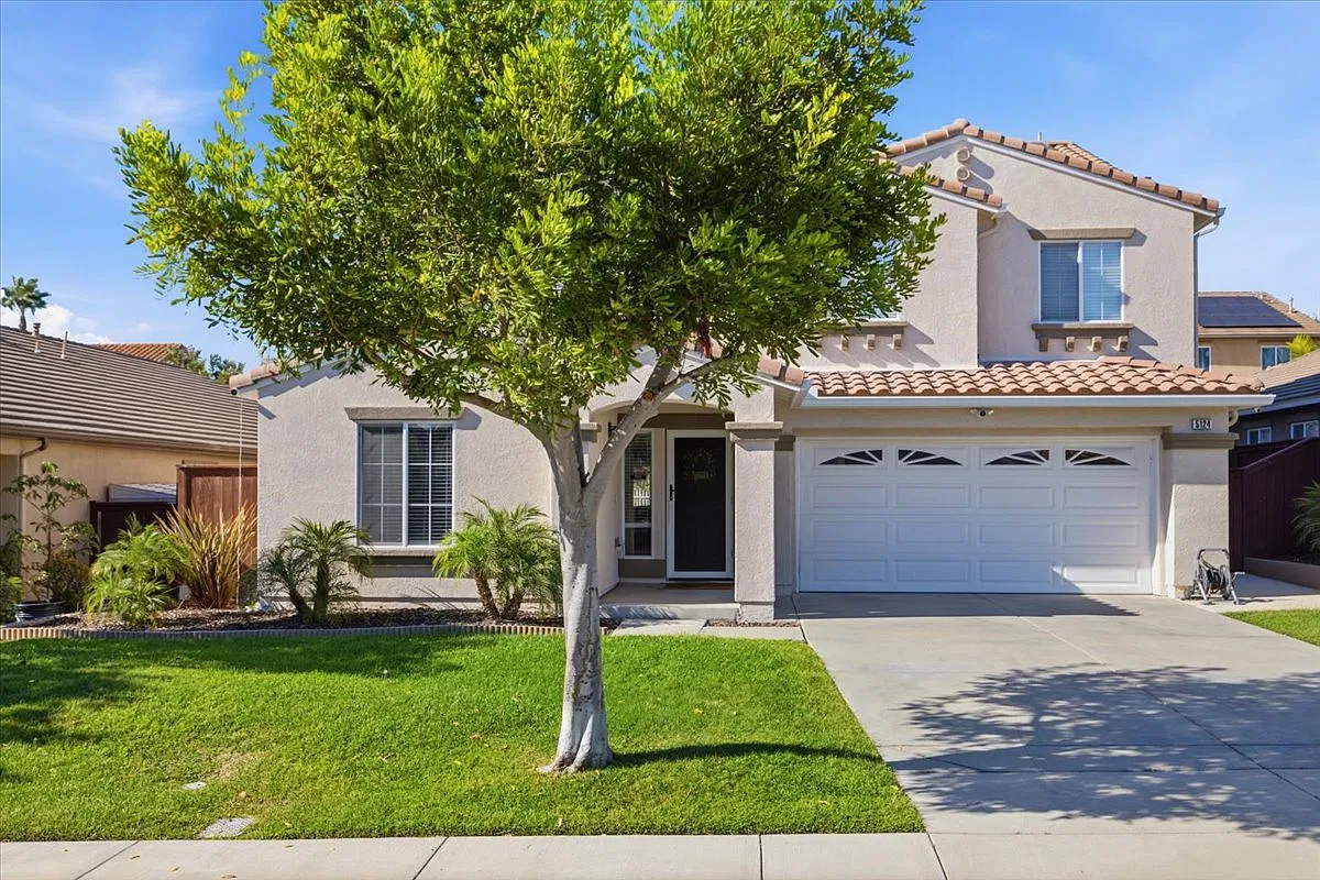 5 bed, 2832 sqft, $5,595 — Photo 4