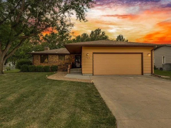 727 Crescent Dr, Hesston, KS 67062