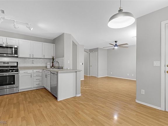 5th image of 9151 Hombard Ave