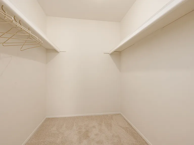 Green Hill Apartments — Photo 19