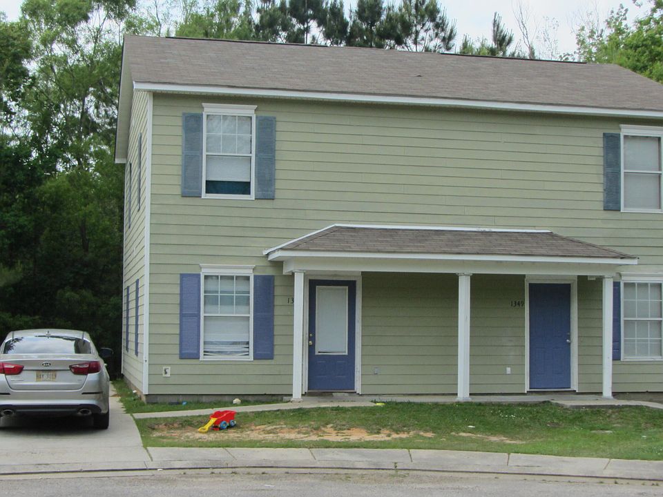 1st image of 1347/1349 Foxwood Pl