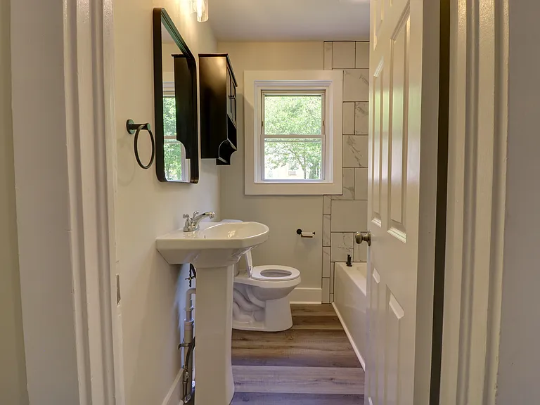 403 S Hampton St — Photo 7