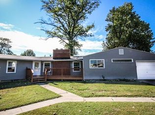 141 W 1st St, Roxana, IL 62084