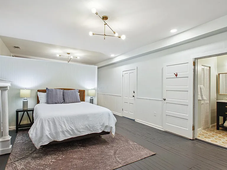 208 W Hall St #B — Photo 10