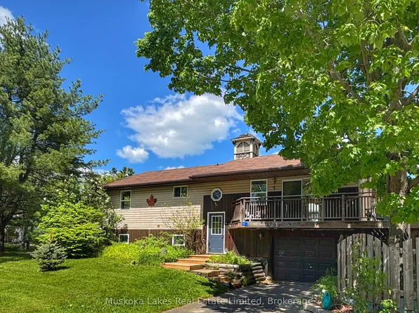 11 Harris St, Muskoka Lakes, ON P0B 1J0