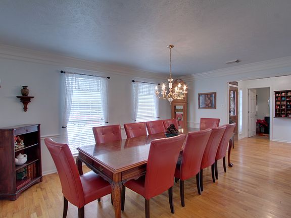 5th image of 715 Foxmoor Dr