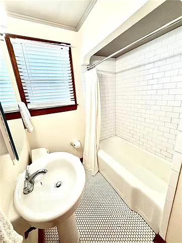 537 E William David Pkwy — Photo 12