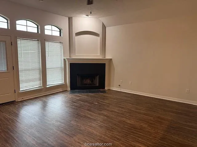 3 bed, 1654 sqft, $2,100 — Photo 2