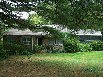 1st image of 102 Blackhorse Ln