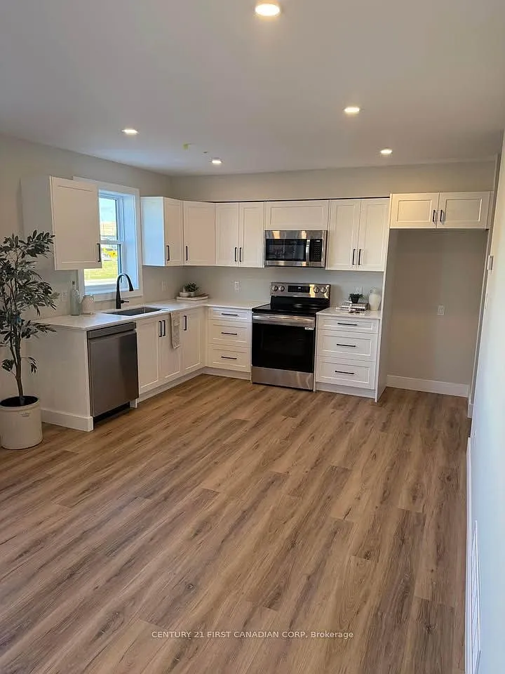 3 bed, $2,250 — Photo 2