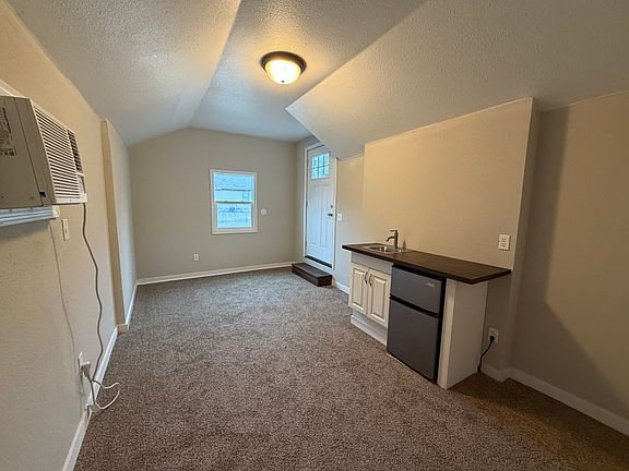 2nd image of 702 W 4th St #B
