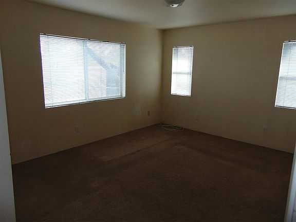 3rd image of 3233 N Hedgewood Dr APT B