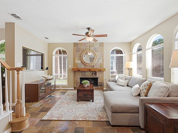 3rd image of 14616 Waterview Cir