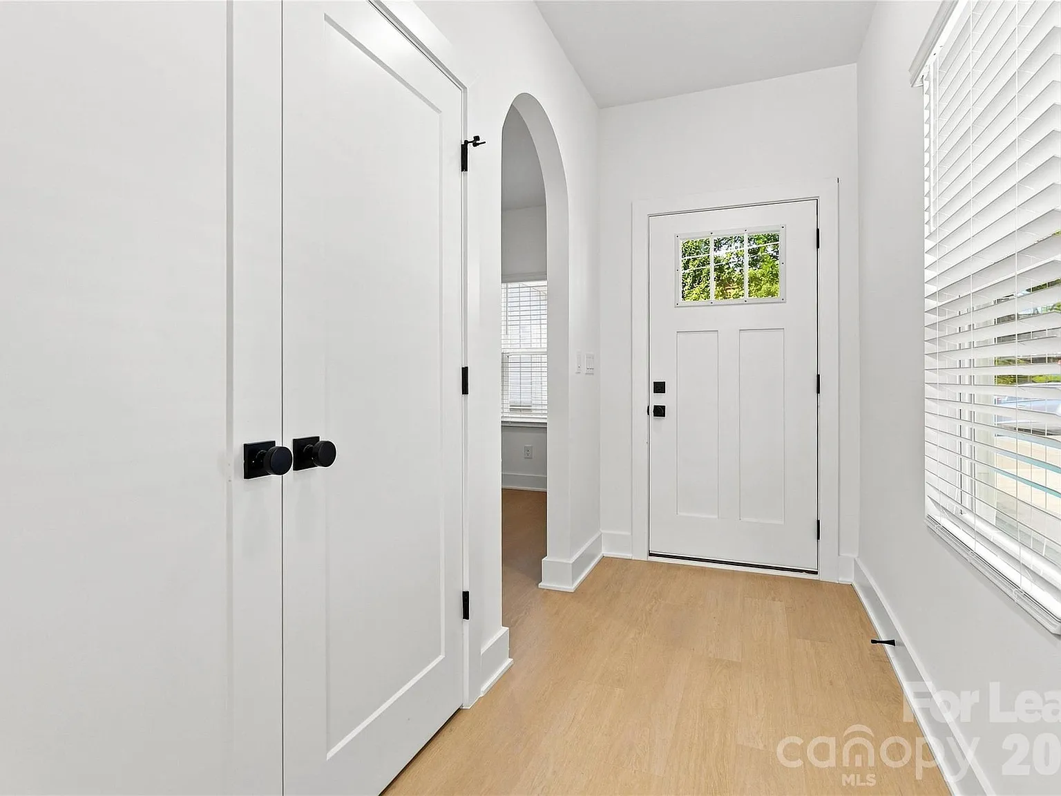 3 bed, 2.0 bath, 1250 sqft, $2,600 — Photo 4
