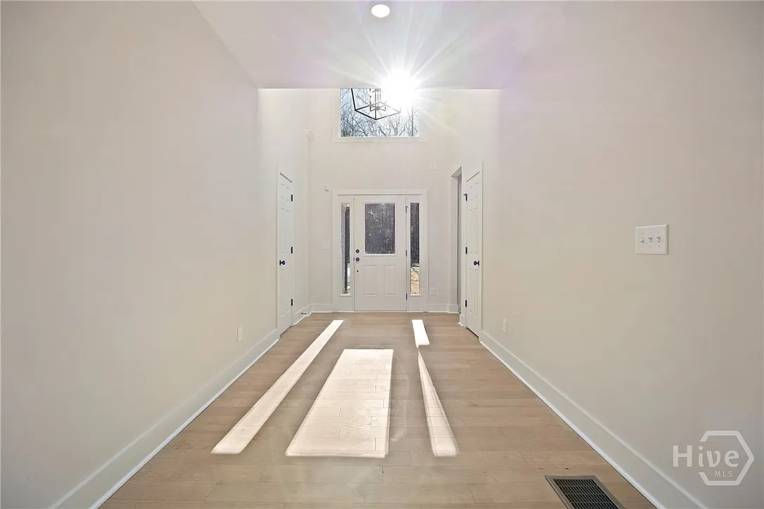 3 bed, 2.0 bath, 1884 sqft, $3,600 — Photo 3