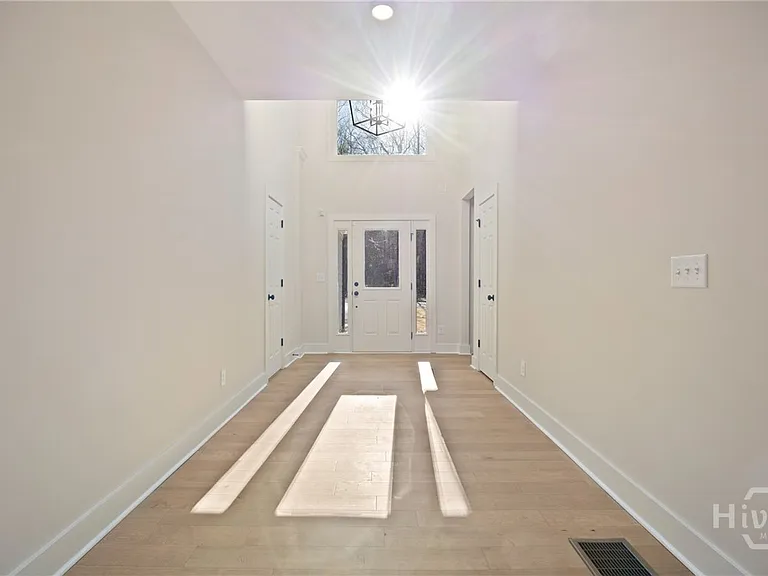 360 Ansley Dr — Photo 3