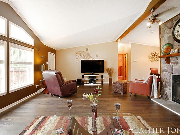 5th image of 14795 Larsen Ave