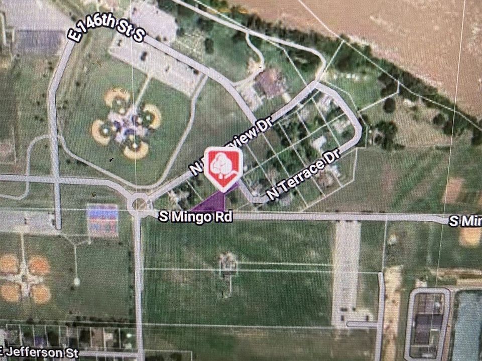 1st image of 402 E Park Ln N