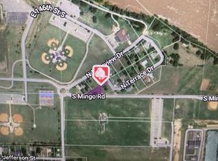402 E Park Ln N, Bixby, OK 74008