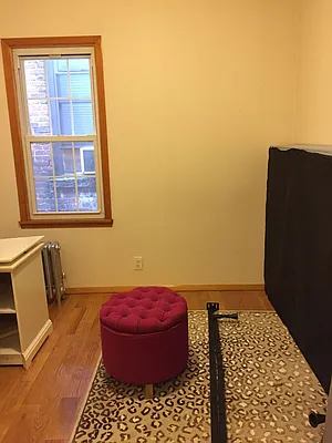 Rented by Metroline Realty | media 7