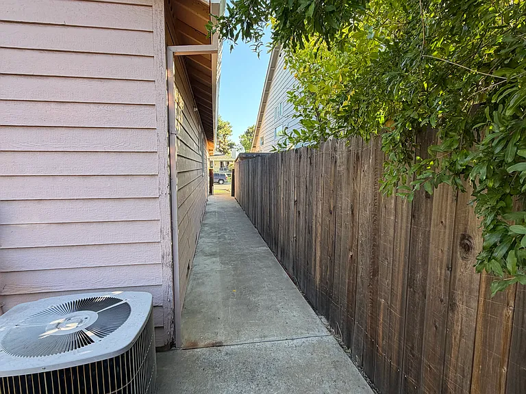 Wagon Wheel Way — Photo 21