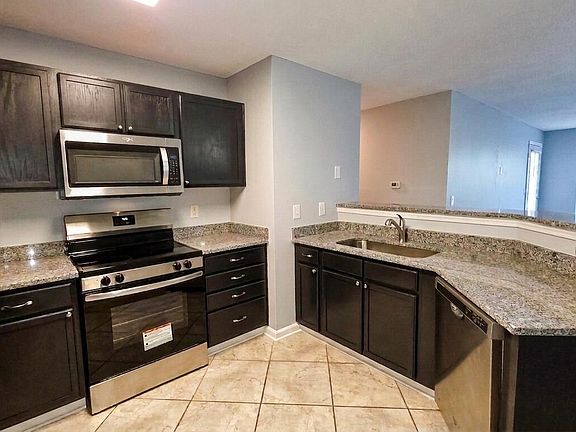 3rd image of 127 Sturbridge Dr