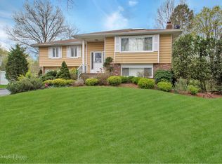 27 Fern Dr, Jericho, NY 11753