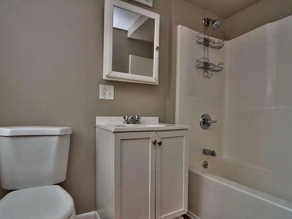 5th image of 603 S Blakely St Floor 2