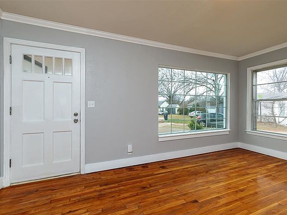 5th image of 7428 Mohawk Ave