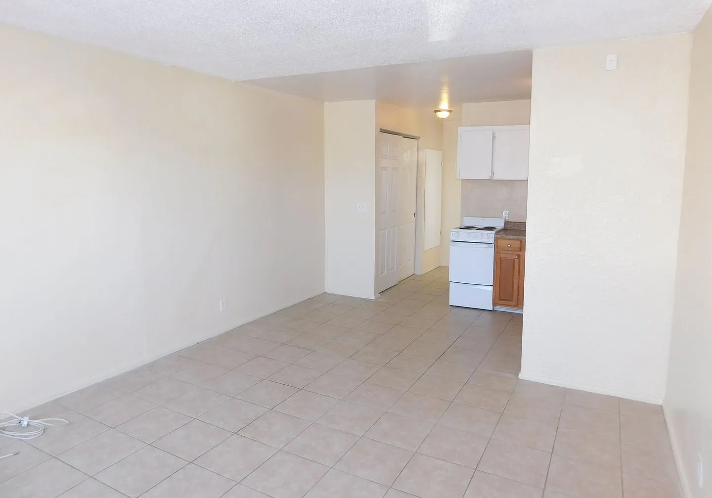 Studio Apartment - North Las Vegas - Upstairs Unit - No Pets - 3021 E Carey — Photo 4