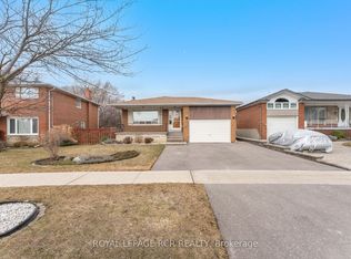 10 Wareside Rd, Toronto, ON M9C 3B2