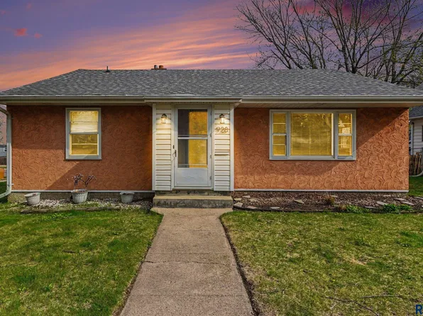 928 W 3rd St, Sioux Falls, SD 57104