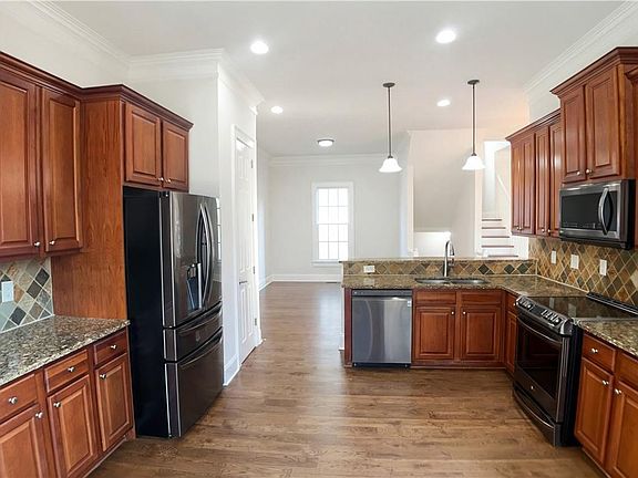 5th image of 423 Tralee Ct