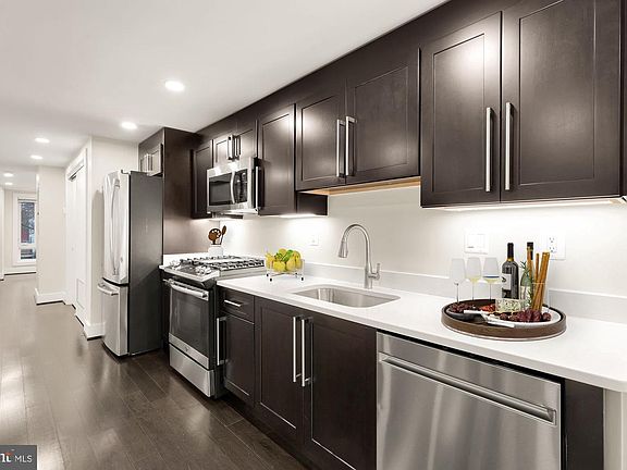 4th image of 1331 K St SE #102