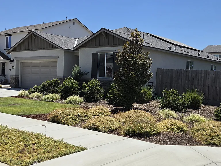 3611 E Harter Ct — Photo 2