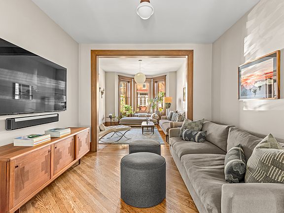5th image of 248 Windsor Pl #Townhouse