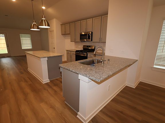 5th image of 22427 Douglas Ct